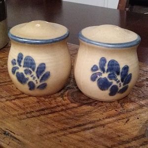 Pfaltzgraff FOLK ART Vintage Salt & Pepper Shaker Set